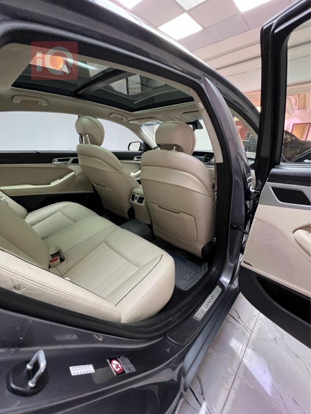 هیوندای جێنسس
